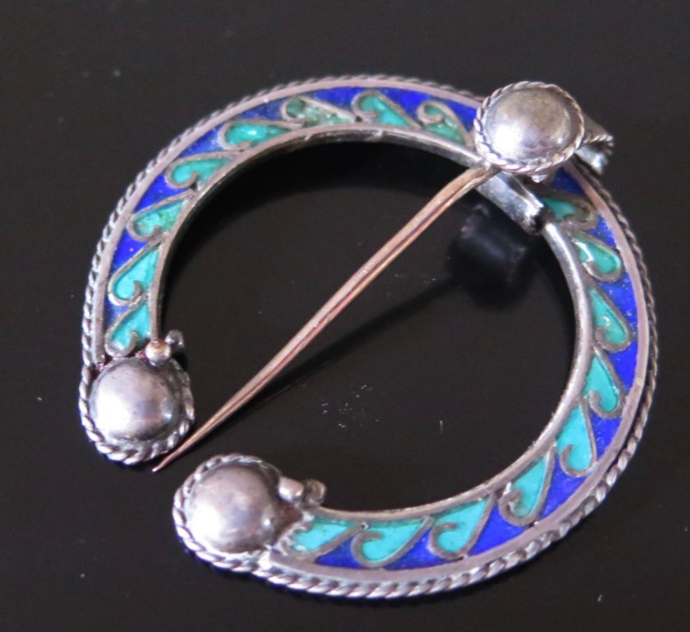 A Scottish Tunic Brooch with enamel decoration, stamped EPK, 4 cm - Image 2 of 2