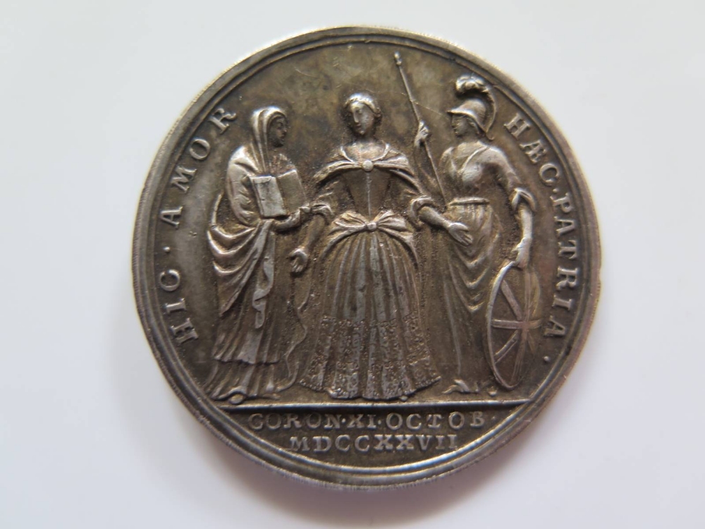 A 1727 Queen Caroline Coronation Silver Medallion - Image 4 of 4