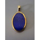 A 9ct Gold and Lapis Lazuli Pendant, 4.2 g