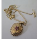 A 9ct Gold Locket on chain, 5.8 g