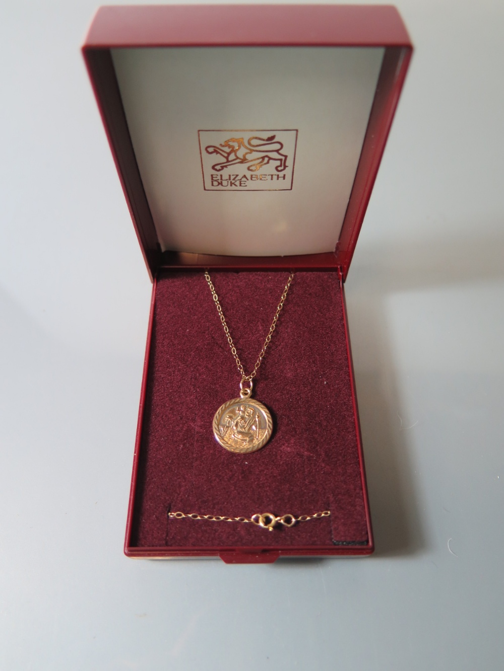 A 9 ct Gold St. Christopher Pendant on chain, .8 g