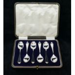 A set of six George V silver teaspoons of elegant design, Sheffield 1923, 2.23ozt, 69.