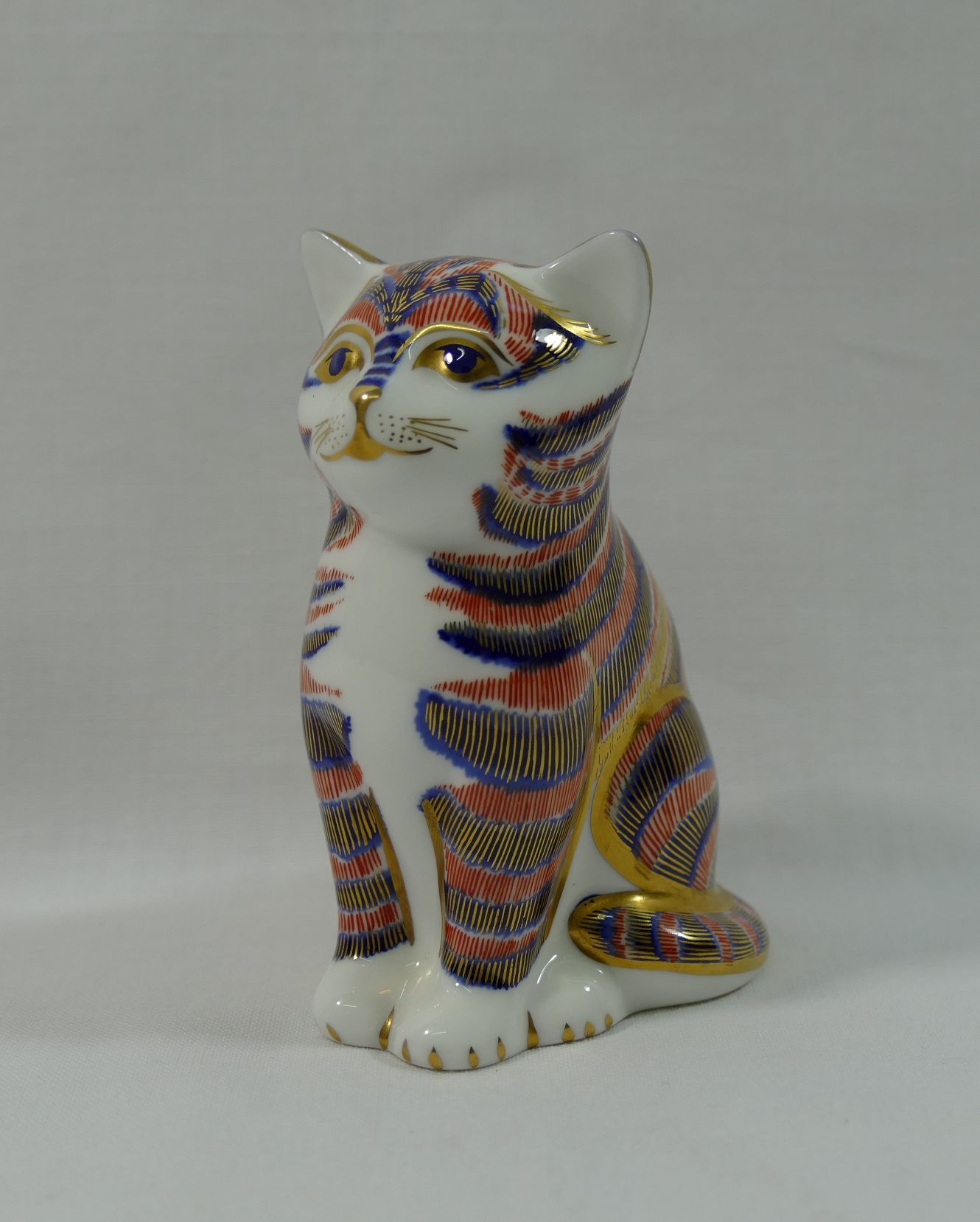 A Royal Crown Derby kitten paperweight, with silver stopper, dated 1981,