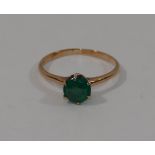 A yellow metal green garnet topped doublet single stone ring,