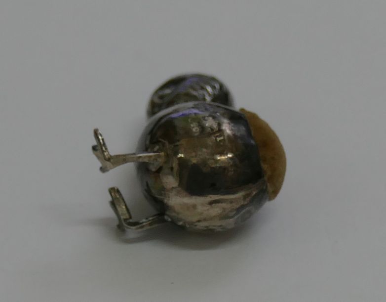 A miniature silver pin cushion in the form of a chick in an egg, Birmingham 1910, - Image 4 of 6