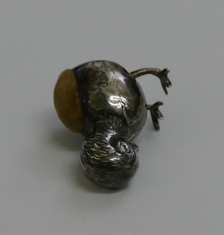 A miniature silver pin cushion in the form of a chick in an egg, Birmingham 1910, - Image 5 of 6