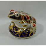 A Royal Crown Derby frog paperweight wit