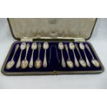 A set of twelve George V silver coffee spoons and a matching pair of sugar tongs, Sheffield 1913,