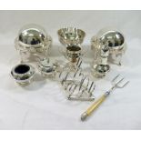 A silver plated five bar toast rack incorporating heart, club and diamond motif, 10.