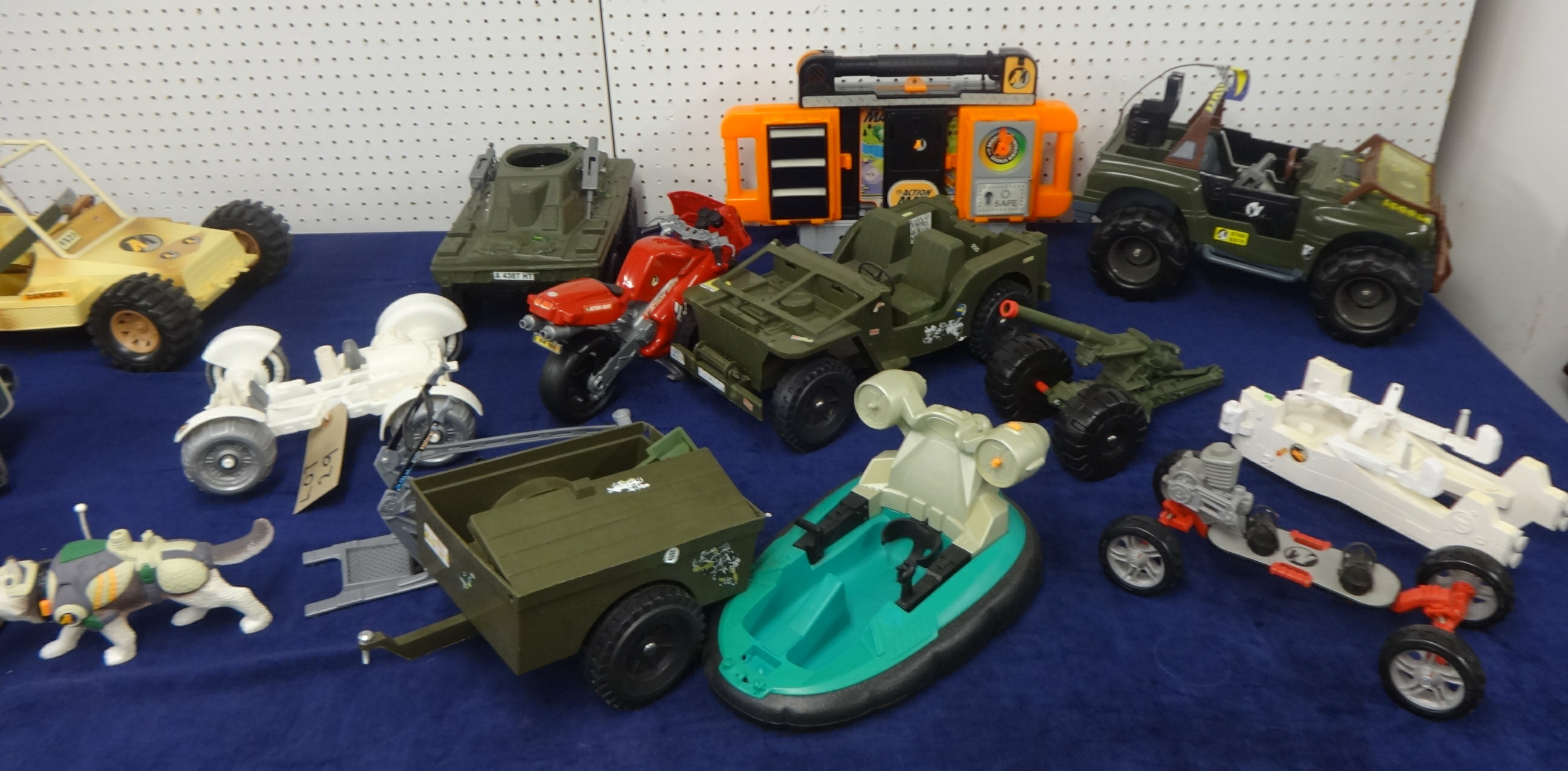 Large collection of Action Man figures, models and accessories. - Image 3 of 4