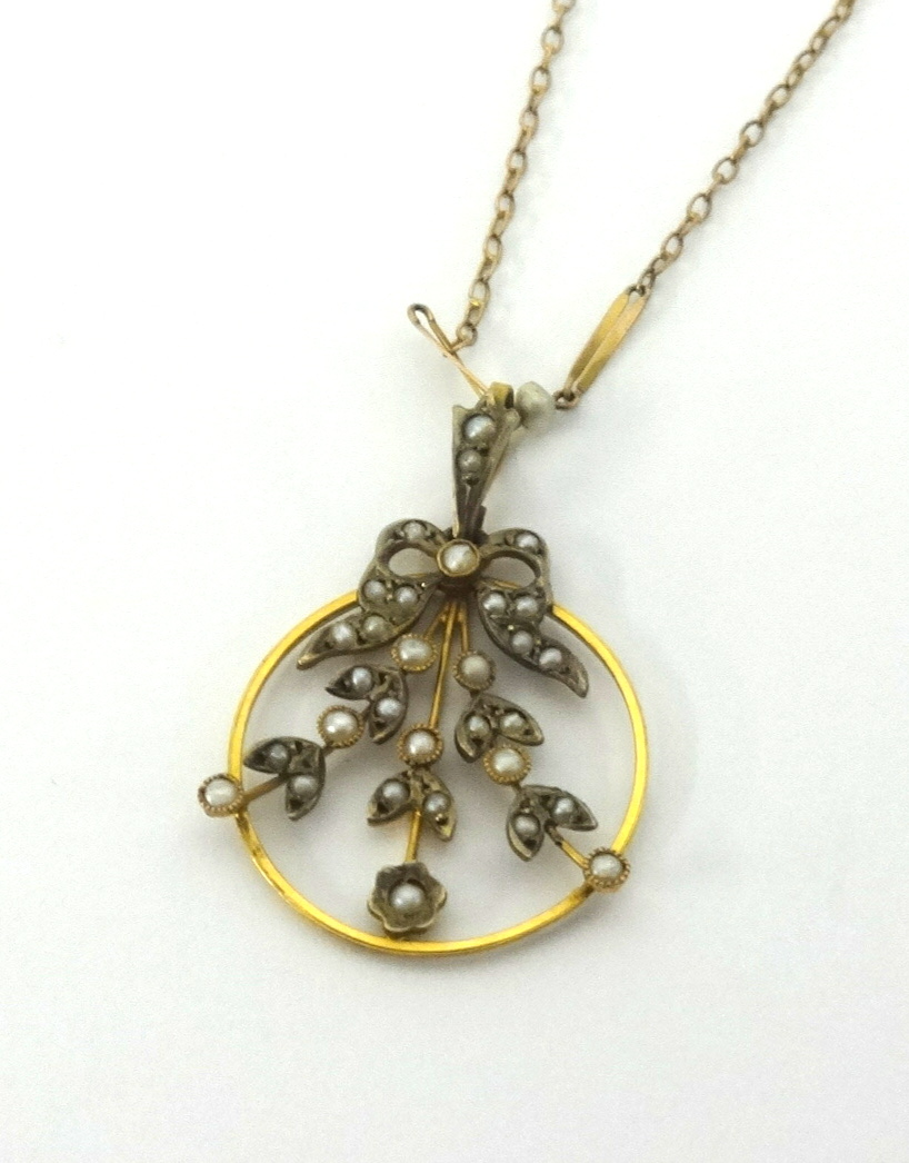 A 9ct gold and seed pearl necklace of flower spray design on a fine chain approx 4.5gms.