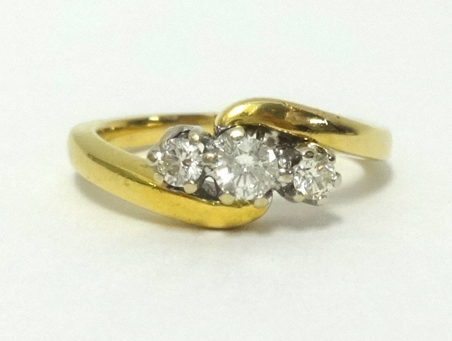 A 18ct diamond three stone ring, finger size J.