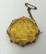 A George V gold sovereign 1913 mounted as a brooch.