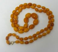 An amber necklace, approx 76.60gm.