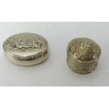 White metal vinaigrette and a silver decorated snuff box, C & S, with gilt interior (2) total weight