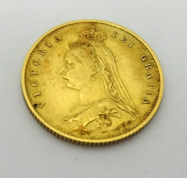 Victoria shield back half sovereign 1887,