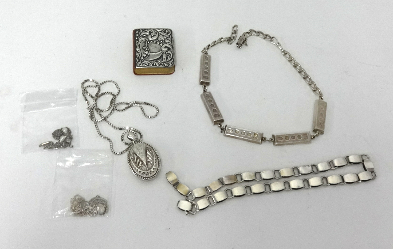 Silver ingot five bar necklace, a silver link necklace, a silver locket and pendant (approx 8.