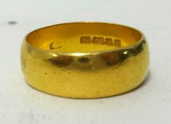 A 22ct gold wedding band, approx 5.9gms, ring size L