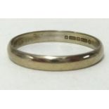 A 18ct white gold wedding band, approx 2.2gms, ring size R