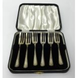 Set of six George V silver cake forks, stamped 'EV', approx 3.16oz.