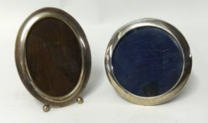 Two Geo V silver oval photo frames.