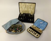 Six Geo V silver coffee bean spoons, cased, six EP spoons cased, and various costume jewellery.
