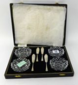 Four piece butter set with Sheffield Silver butter knives (1a/f) in original fitted case.