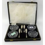 Four piece butter set with Sheffield Silver butter knives (1a/f) in original fitted case.