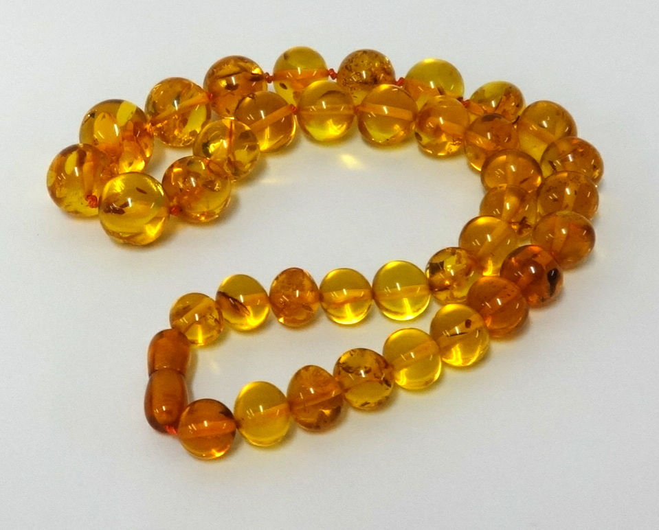 An amber necklace, set with 35 graduated beads, approx 52gms. - Image 2 of 2