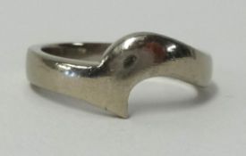 A white gold wedding band (to match lot 103), finger size K, approx 5.90gms.