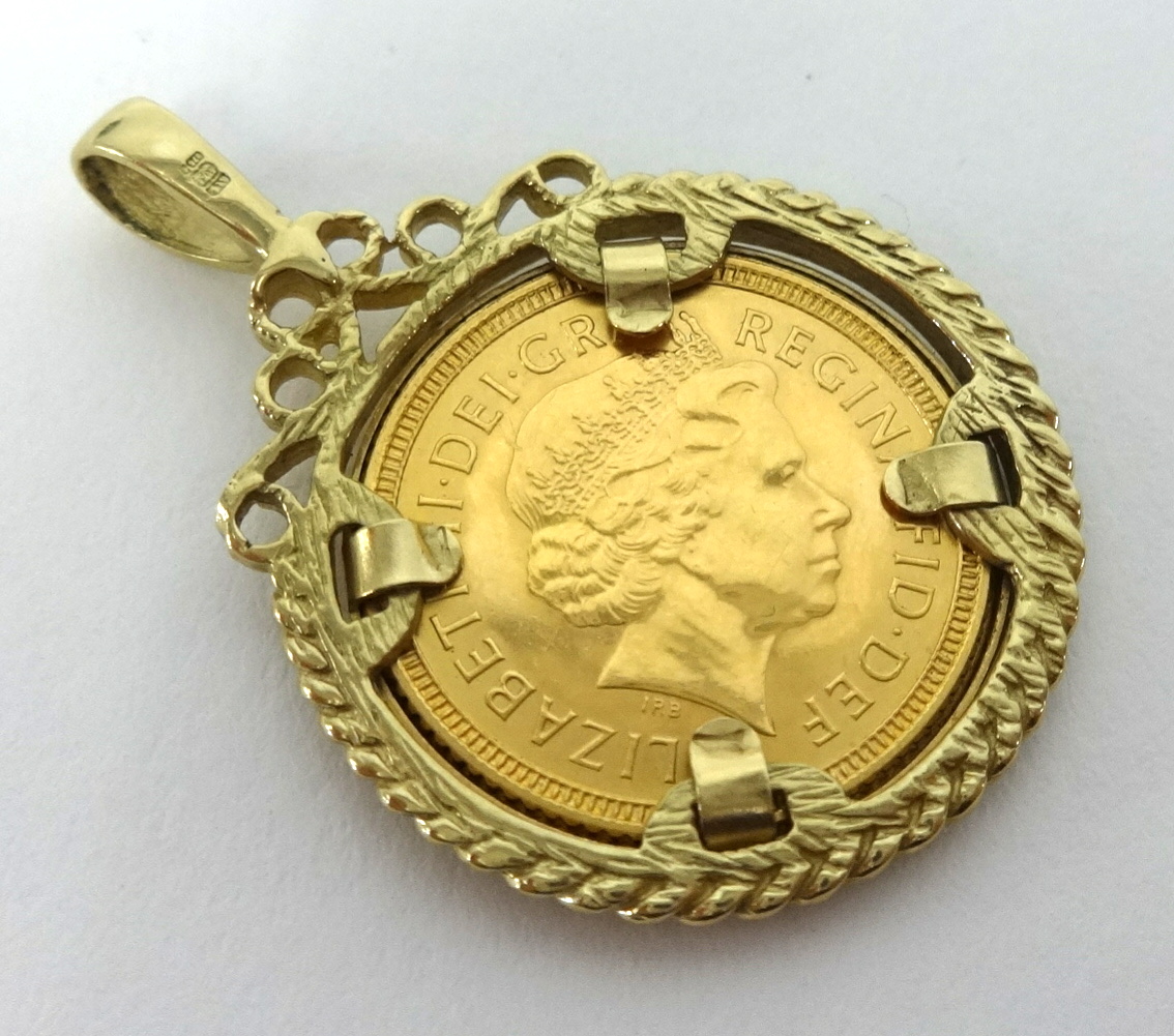 A QEII gold HALF sovereign, set in a 9ct pedant mount, 7.70gms total.