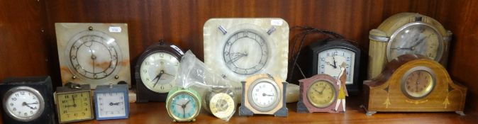 Collection of various small assorted mantle clocks (13).