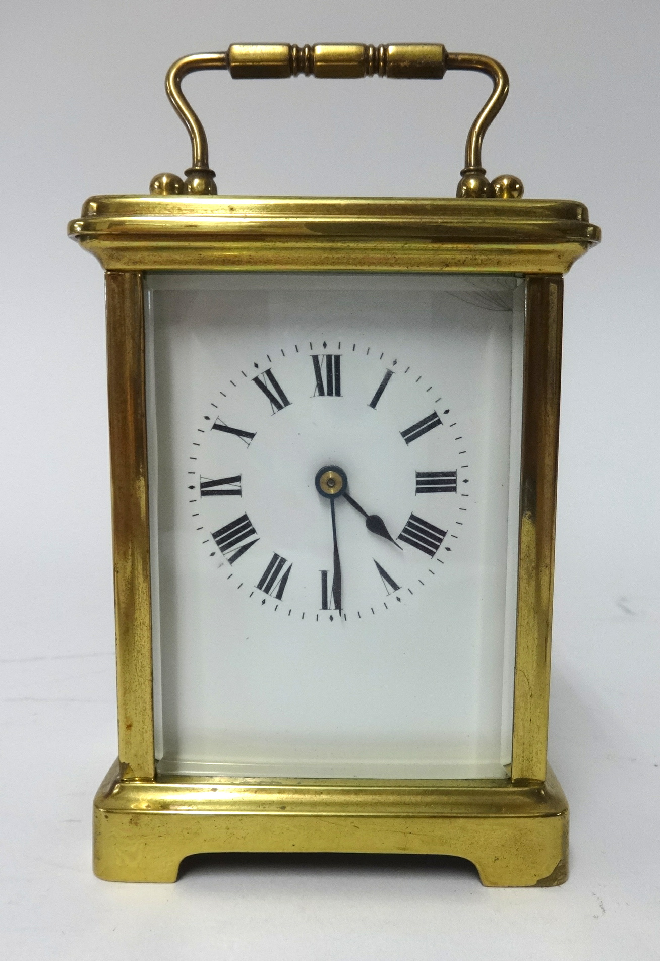 A French brass cased carriage clock, platform escapement, key wind, the white enamel dial set with