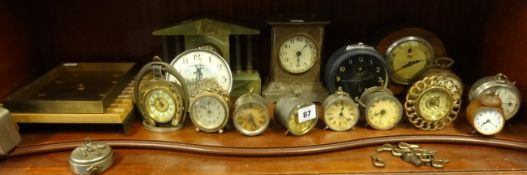 Collection of various small assorted mantle clocks (16).