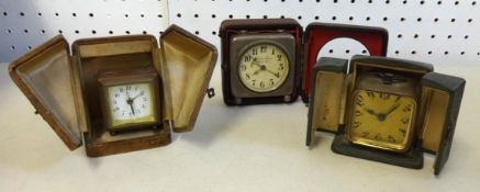 Collection of various small assorted mantle clocks (12).