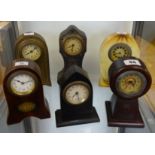 Collection of various small assorted mantle clocks (6).