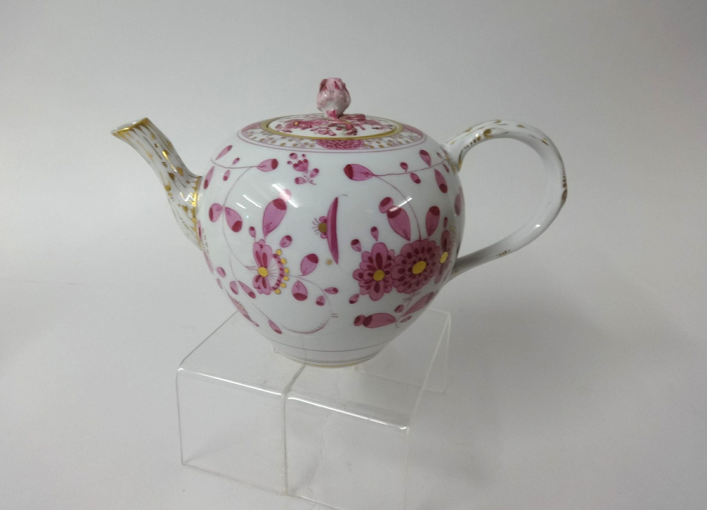 A 19th century Meissen porcelain tea service comprising 8 cups and saucers, tea pot, sugar basin, - Image 2 of 2