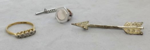 An 18ct five stone ring set with small diamonds, an arrow brooch and a mother of pearl tie pin stud.