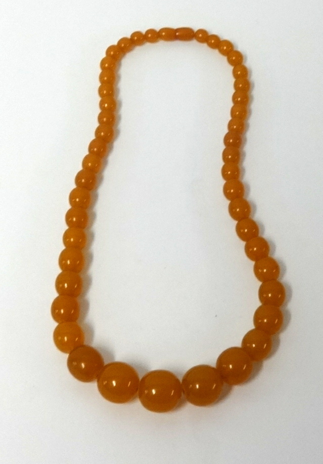 An amber style necklace, graduated beads, aporx 56cm long, 66gms.