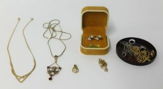 Various jewellery including 9ct gold, a pair of cluster earrings, amber set drop earrings, a diamond