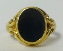 An 18ct gold gents blood stone set ring, approx 6.7gms.