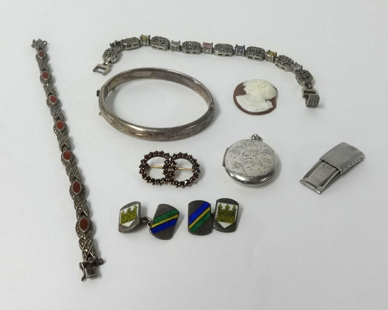 Various Victorian and later costume jewellery.