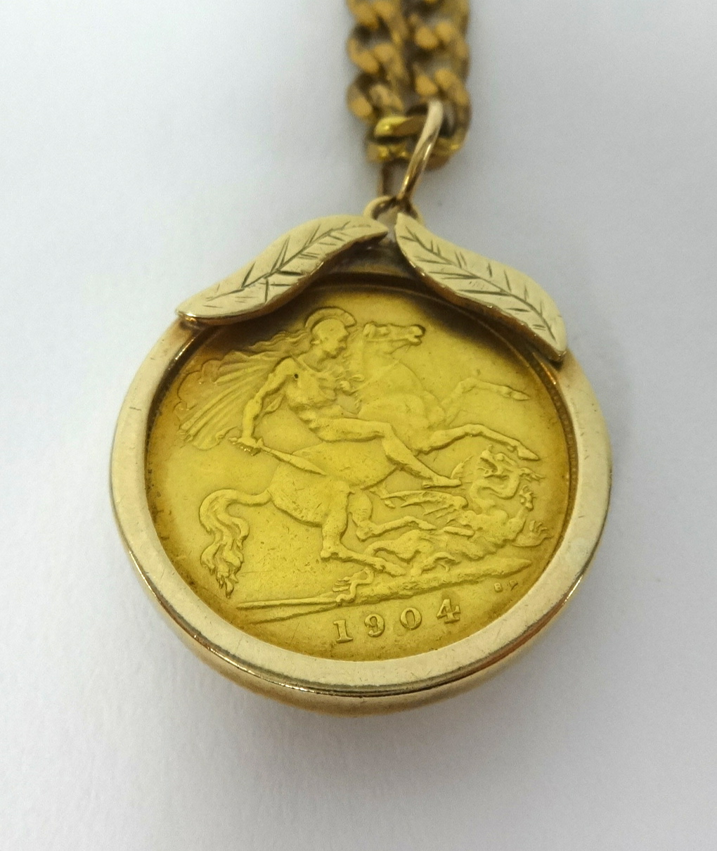 A Edward VII gold half sovereign 1904, set in 9ct gold with a 9ct gold necklace - Image 2 of 2