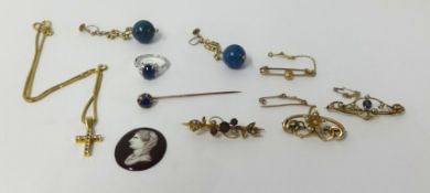 Various Victorian and later costume jewellery.