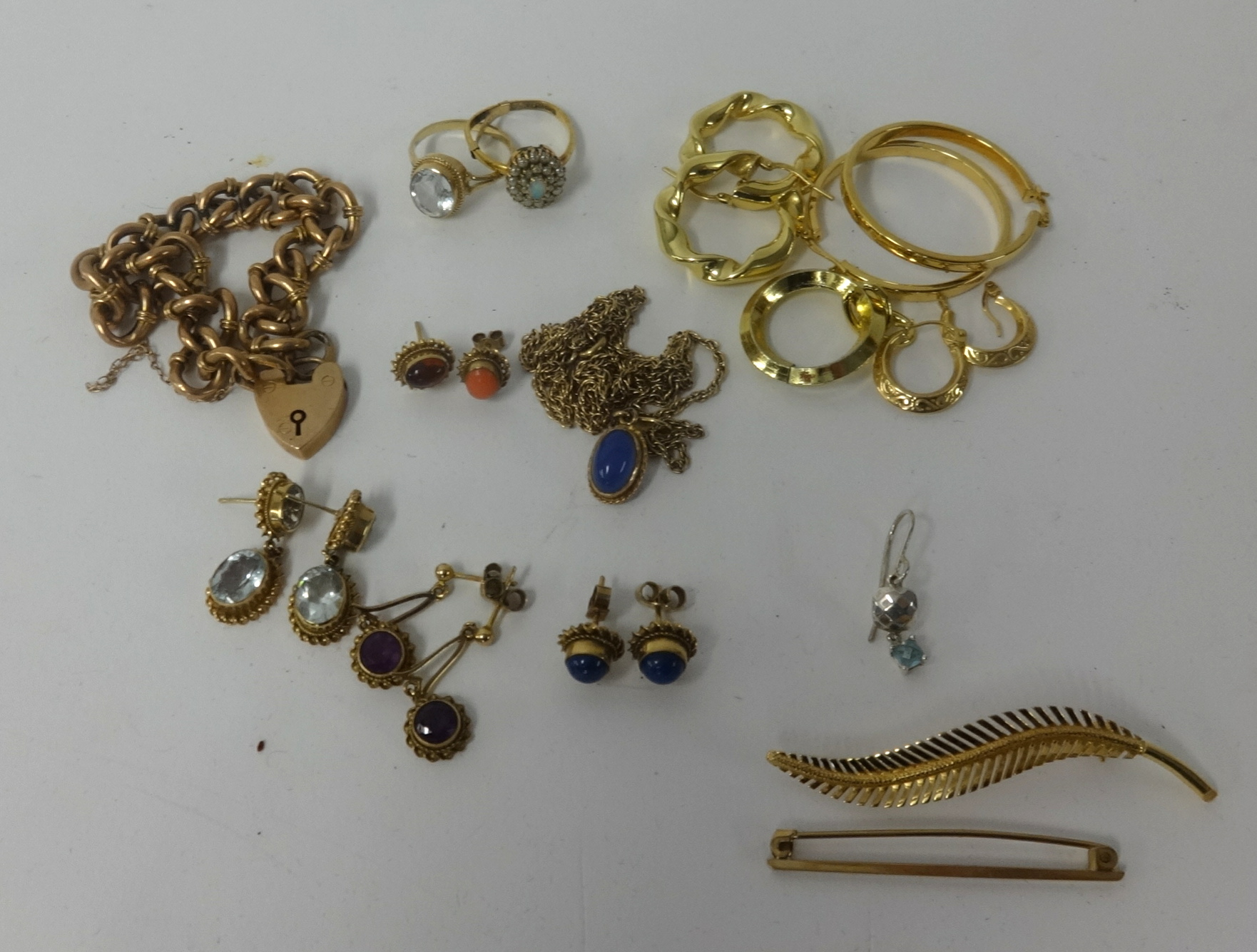 Various gold and other jewellery, including 18ct gold 'fern' brooch (3.20gms), pair 18ct hoop