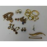 Various gold and other jewellery, including 18ct gold 'fern' brooch (3.20gms), pair 18ct hoop