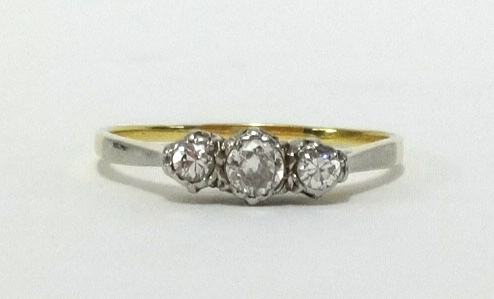 An 18ct three stone diamond ring, finger size T.