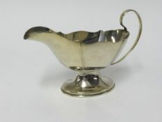 A George V silver sauce boat, CSG and Co, approx 5.32oz.