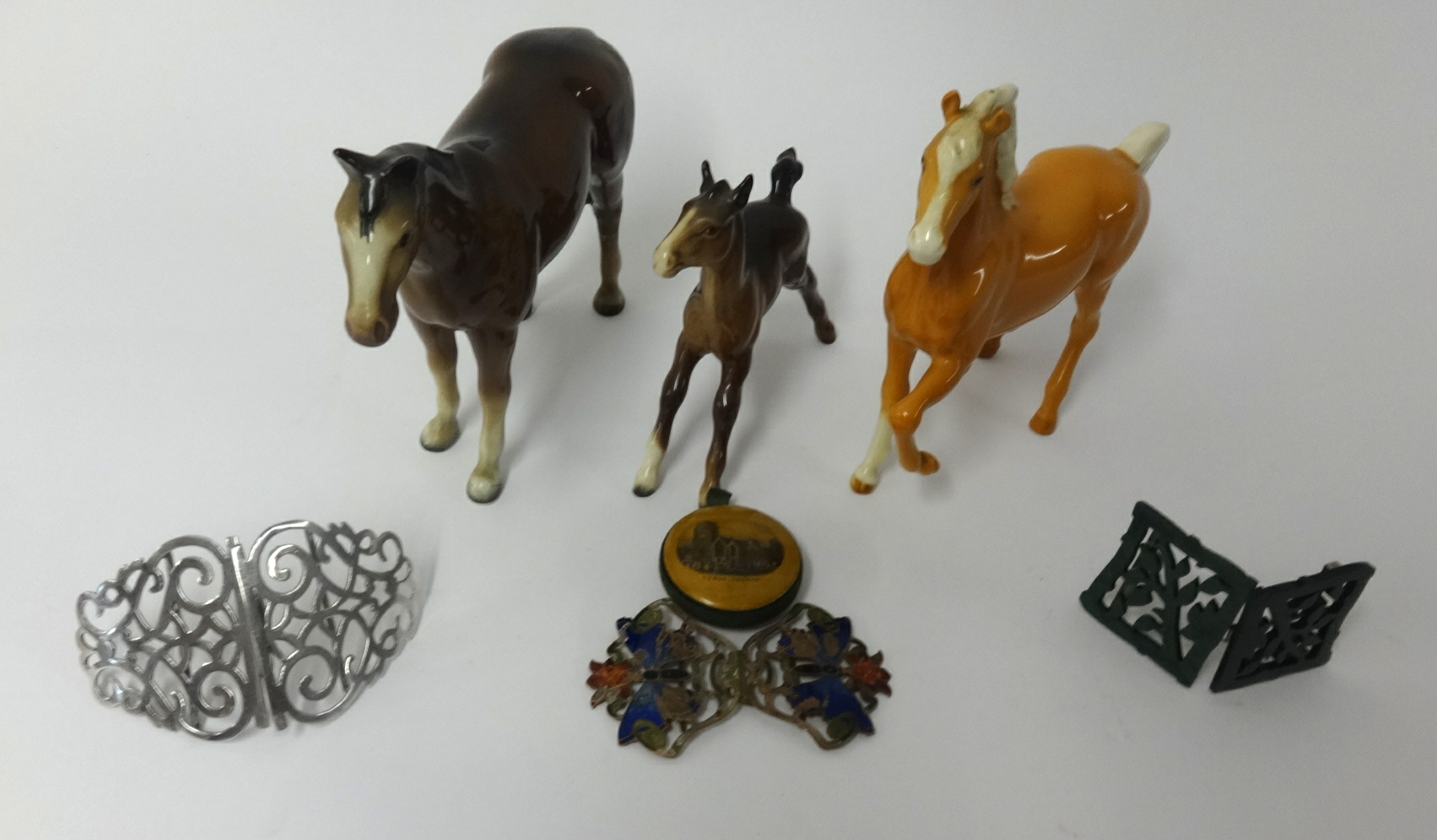 Three Beswick horses (3).