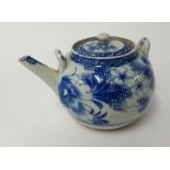 A Chinese blue and white porcelain tea pot, lacking handle, height 10cm.